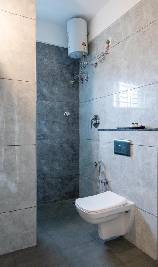 The Silver Chimes Suites Бангалор Екстериор снимка